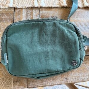 Lululemon belt bag - green - used